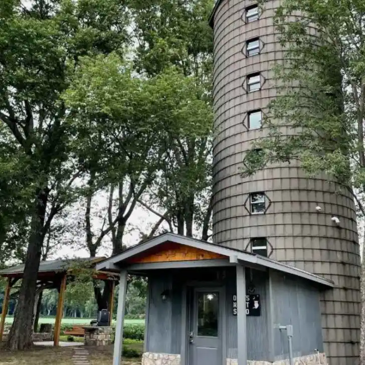 Man converted storage silo into a beautiful 2-bedroom home  – see inside